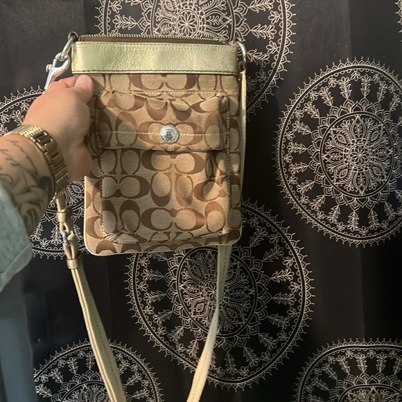 Coach Bag AV Show - Picture 2 of 3